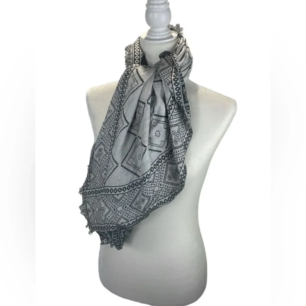 SCARF Boho Paisley Reversible design Gray and White eyelash fringe